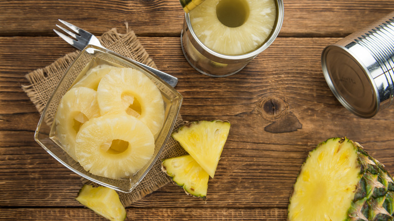 Canned pineapple slices
