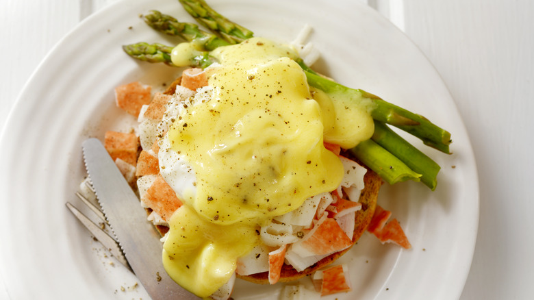 eggs benedict on plate