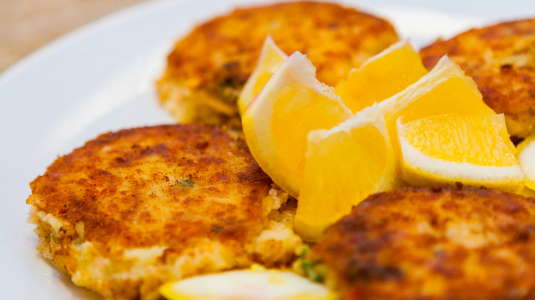 crabcakes with lemon 