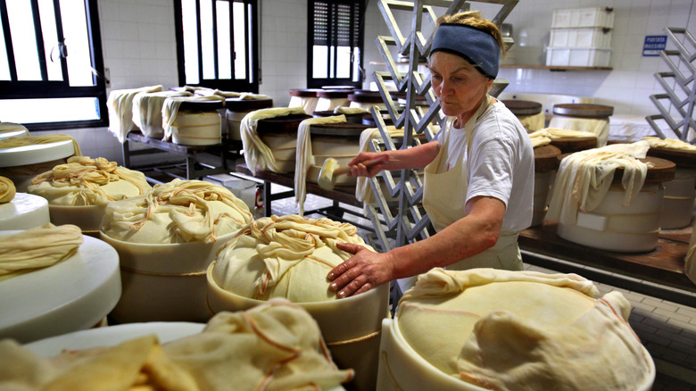 Making Parmigiano-Reggiano