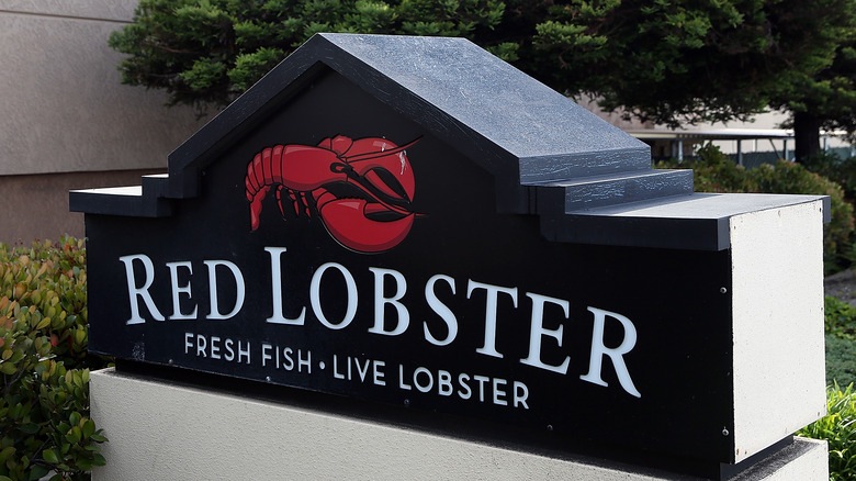 Red Lobster signage daytime F