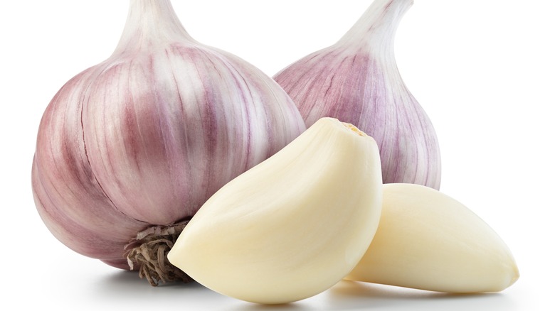 Whole heads of garlic and cloves