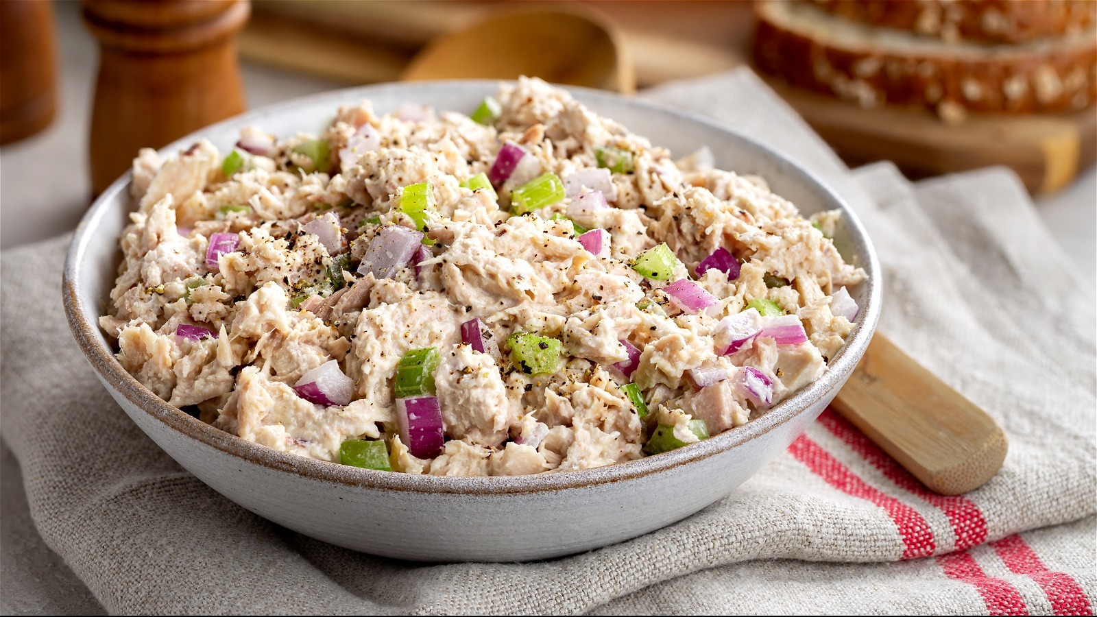 It's Best To Peel Celery Before Adding It To Your Tuna Salad - Vimarsana News