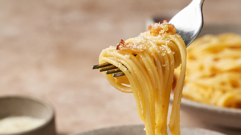 Pasta carbonara on fork