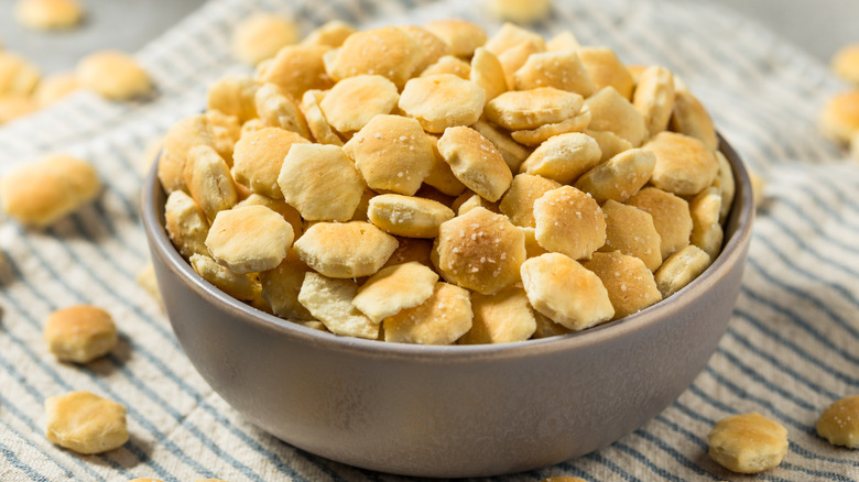 Oyster crackers in bowl