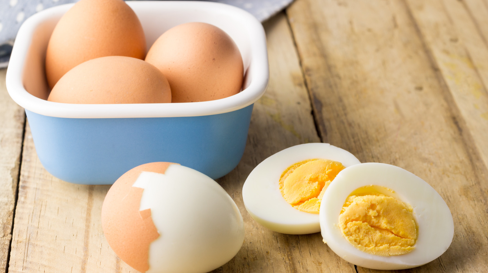 Jacques Pépin's Playful Trick For Checking Egg Doneness