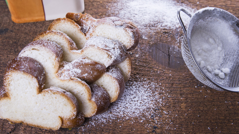 White bread dusted with sugar