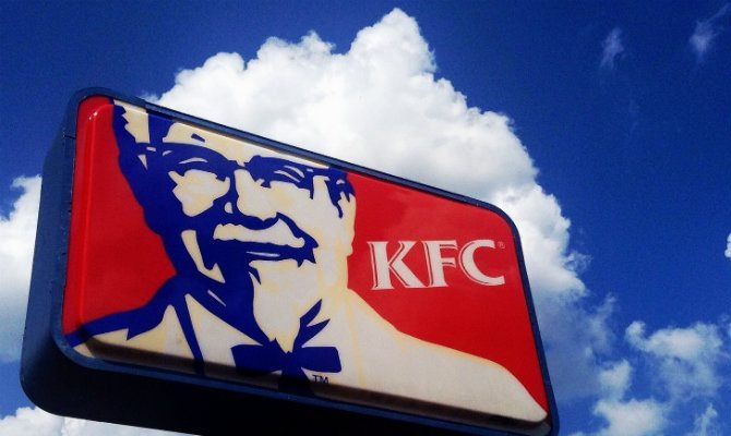 KFC Manager Shows Incredible Kindness to Elderly Beggar: 'How Would You Feel If That Were Your Father?'