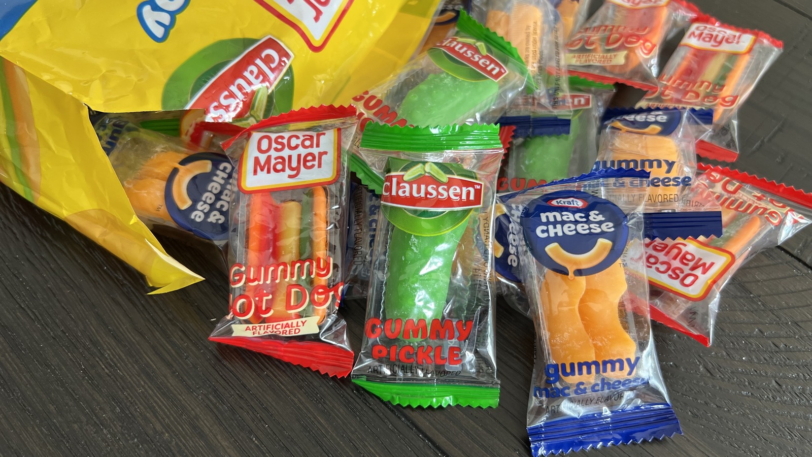 https://www.thedailymeal.com/img/gallery/kraft-heinz-gummy-snack-pack-review-hot-dog-pickle-and-mac-cheese-gummies-for-the-win/l-intro-1695042772.jpg