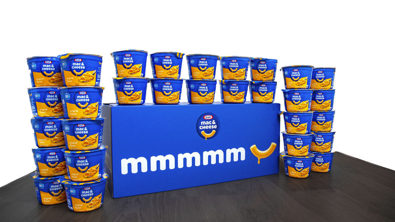 Box of Kraft mac and cheese cups