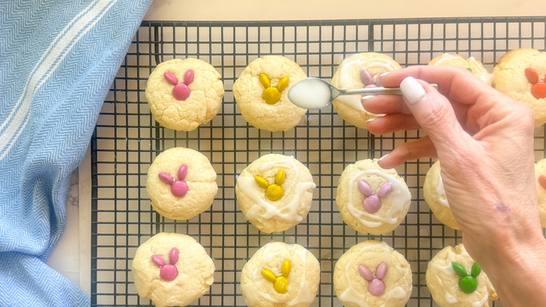 hand adding glaze to cookies