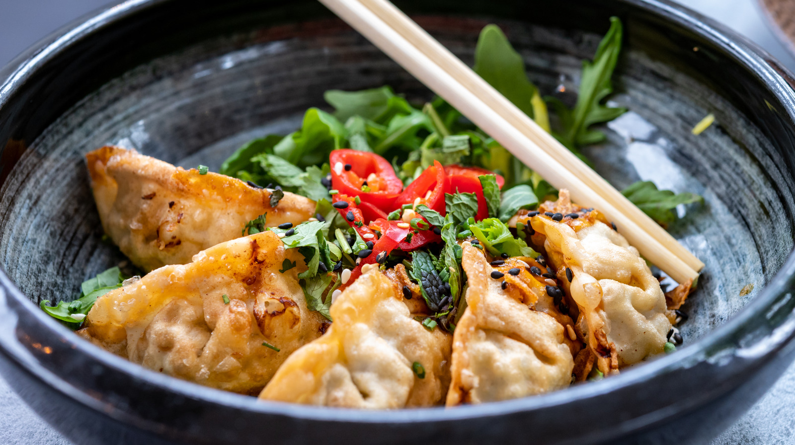 Level Up Your Boring Salad By Topping It With Dumplings - Vimarsana News