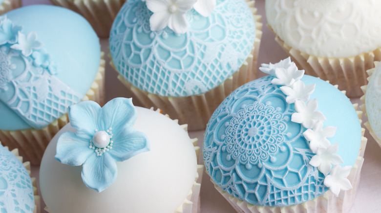 Cupcakes decorated with lace