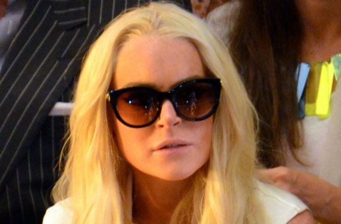 Lindsay Lohan Dines and Ditches