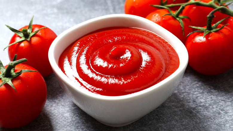 Bowl of ketchup and fresh tomatoes