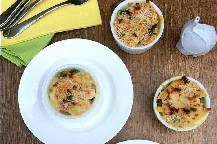 Chicken Cordon Bleu Mac N' Cheese with Asparagus