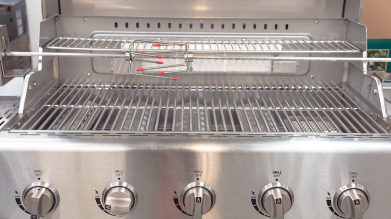 grill with warming rack