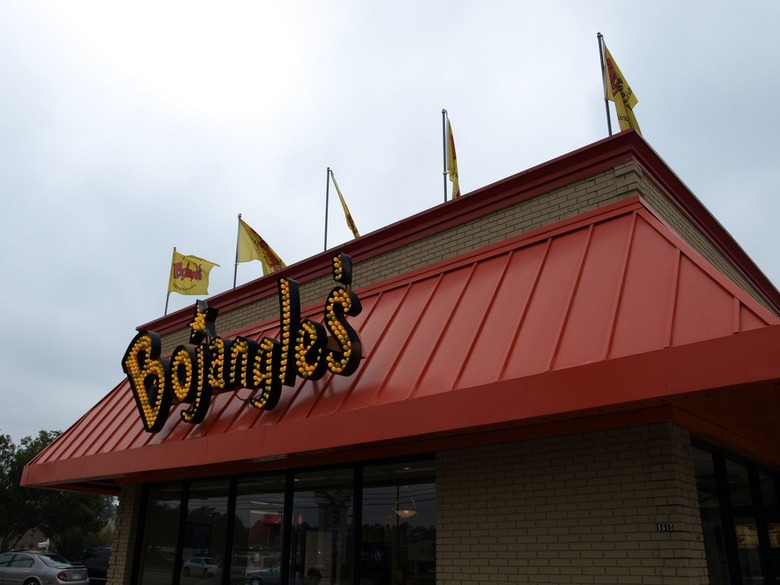Man Finds $4,500 in His Bojangles Order, Gets Threatened When He Returns It 
