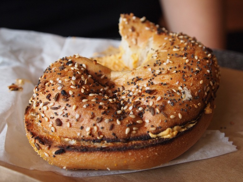 Man Pretending to Be an Everything Bagel on Tinder Matches With More Than 1,000 Women