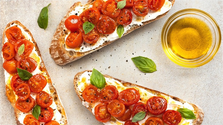 Marinated tomatoes with basil on toast 