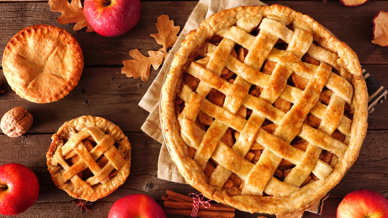 Lattice-top apple pie two small pies