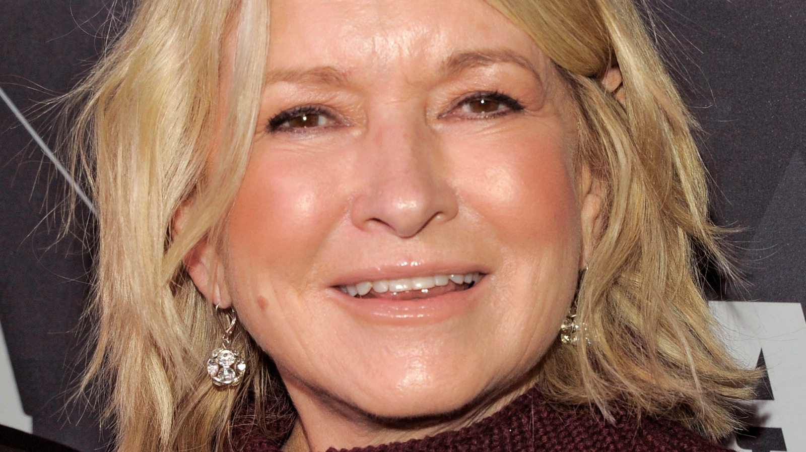 Martha Stewart's Hack To Getting That Garlic Smell Off Of Your Fingers