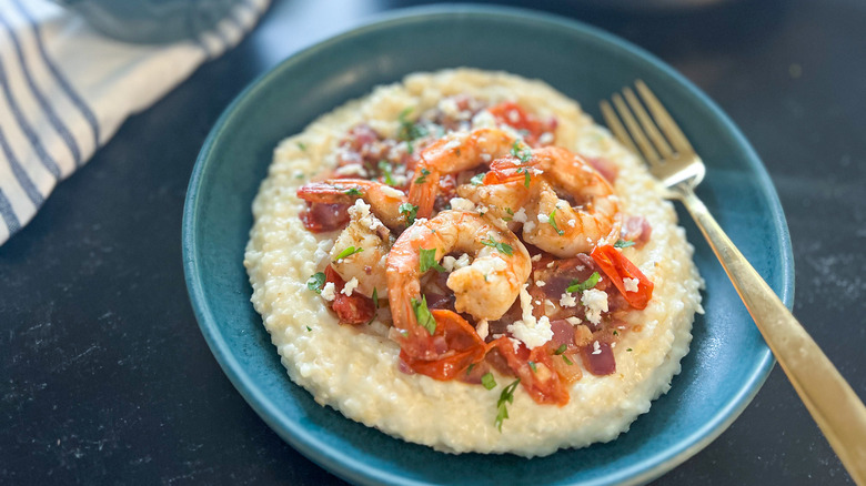 shrimp and grits in bowl 