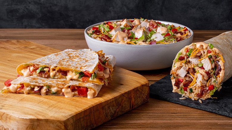 Moe's chicken club trio