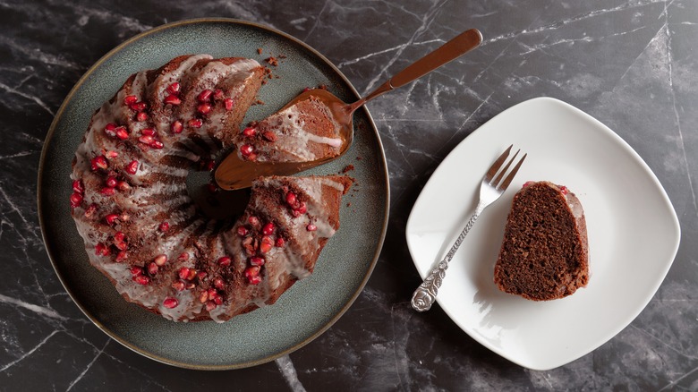 Mulled wine cake with pomegranate seeds