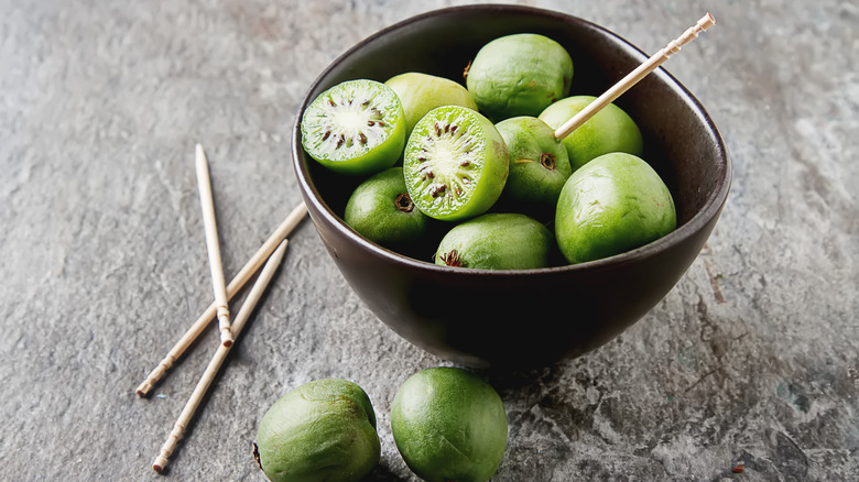 A bowl of Nergi berries
