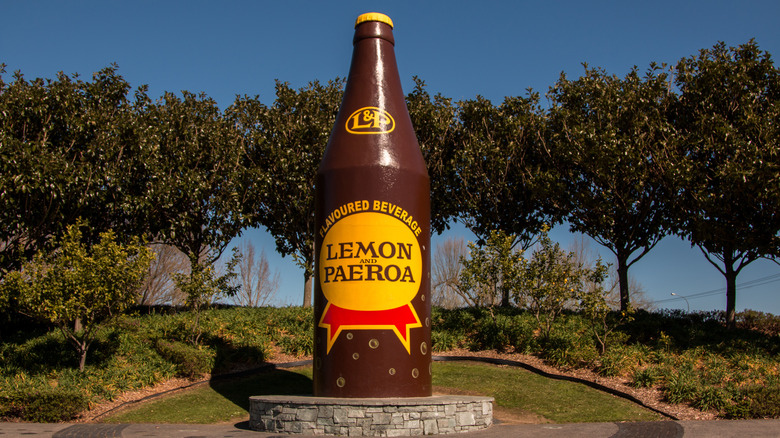 giant statue of L&P bottle