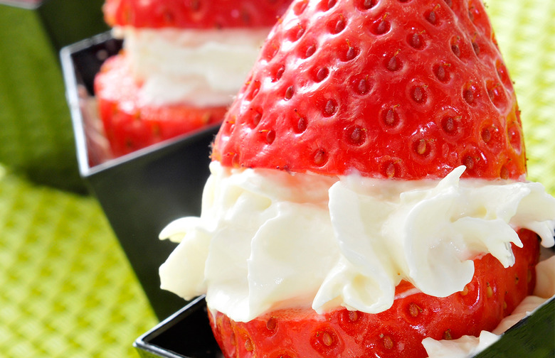 Cheesecake-Stuffed Strawberries