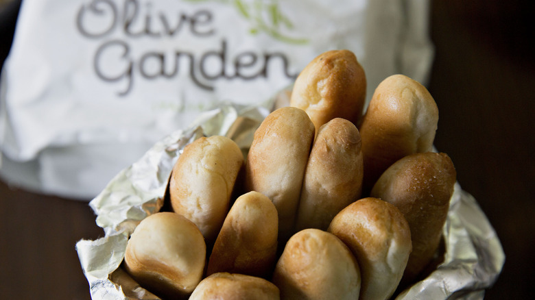 olive garden bag of breadsticks