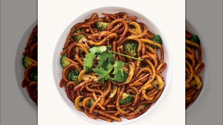 Udon noodles, broccoli, and mushrooms