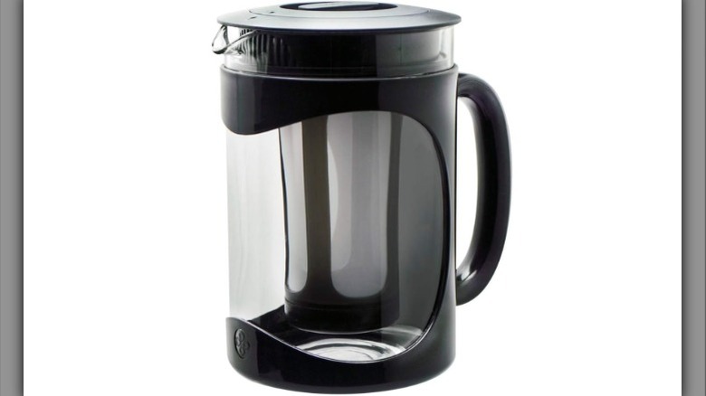 Primula's Burke Cold Brew Coffee Maker on a white background