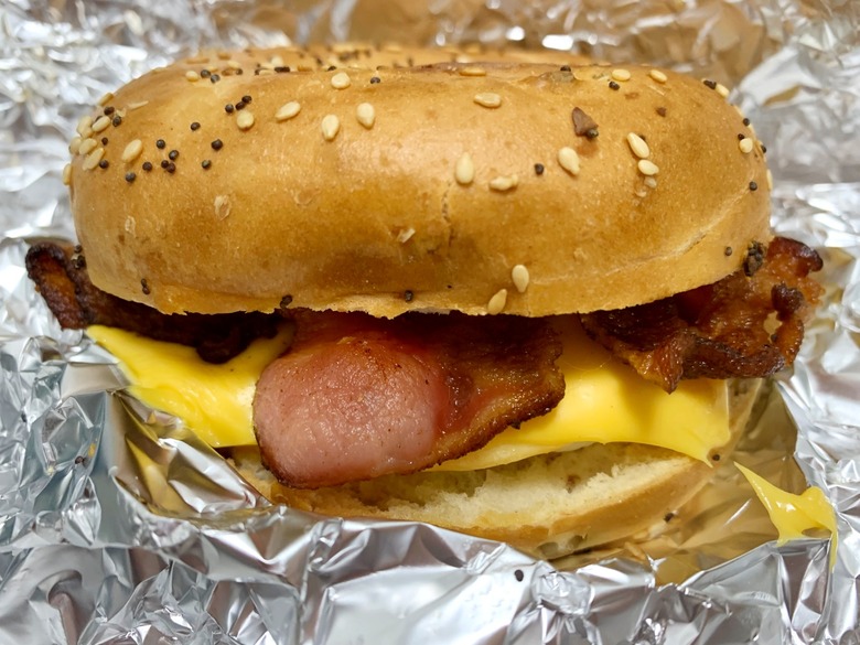 https://www.thedailymeal.com/img/gallery/nyc-bacon-egg-and-cheese-sandwich/NYC-Bacon-Egg-Cheese-Bagel-Recipe.jpg