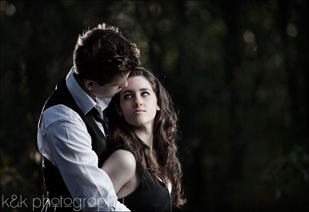 &apos;Twilight&apos;-Inspired Engagement Photo
