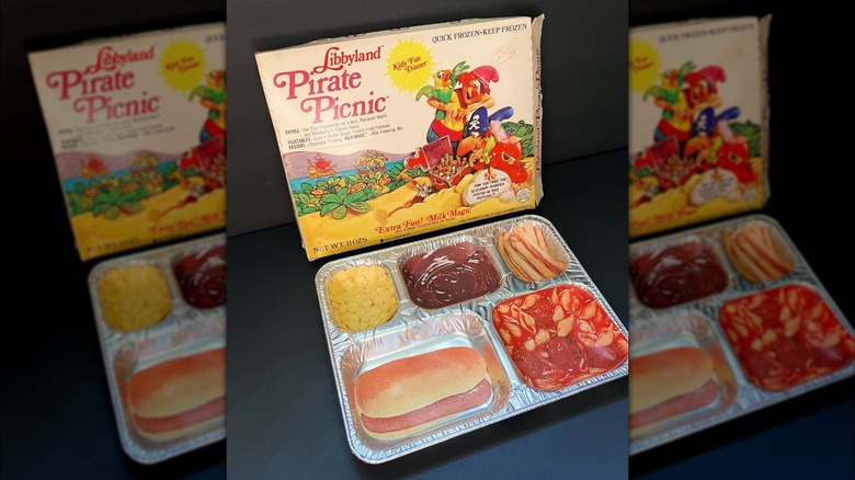 A Libbyland Pirate Picnic meal and box, with fake versions of the food normally served inside