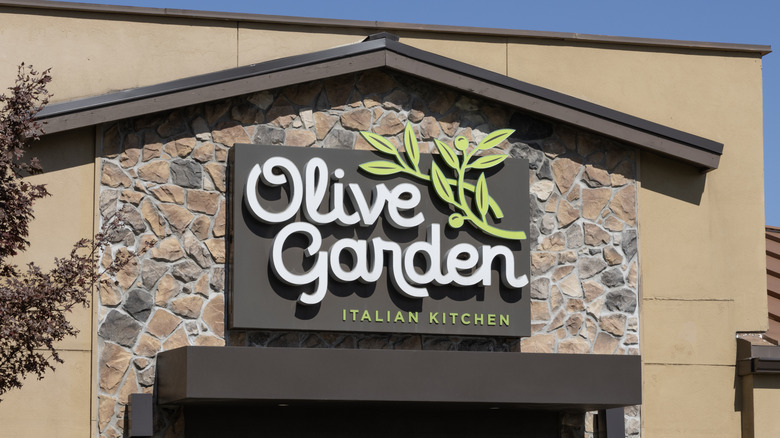 Exterior of an Olive Garden restaurant.