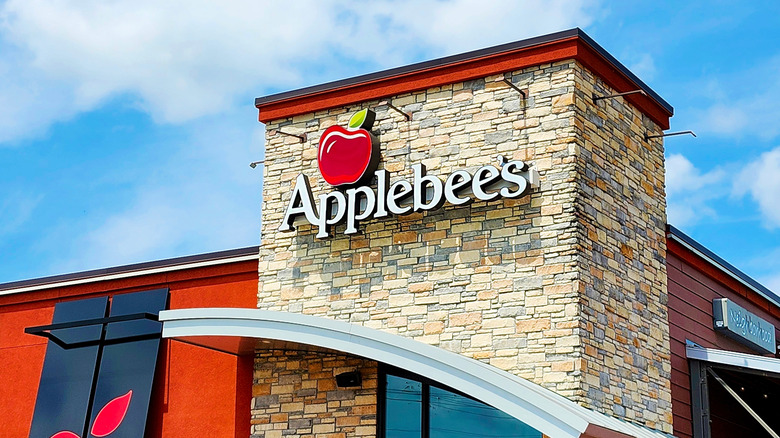 Applebee's restaurant exterior