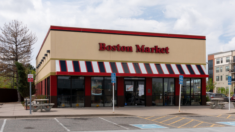 Boston Market restaurant storefront