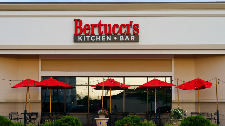 Bertucci's restaurant exterior