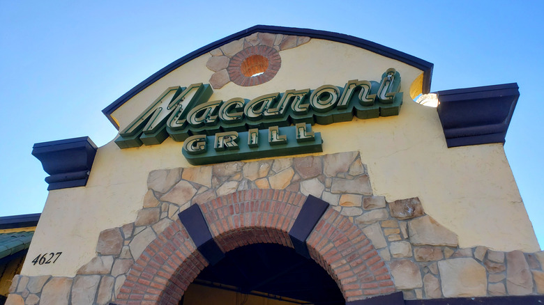 Romano's Macaroni Grill restaurant exterior