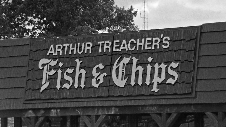 Arthur Treacher's Fish & Chips building signage
