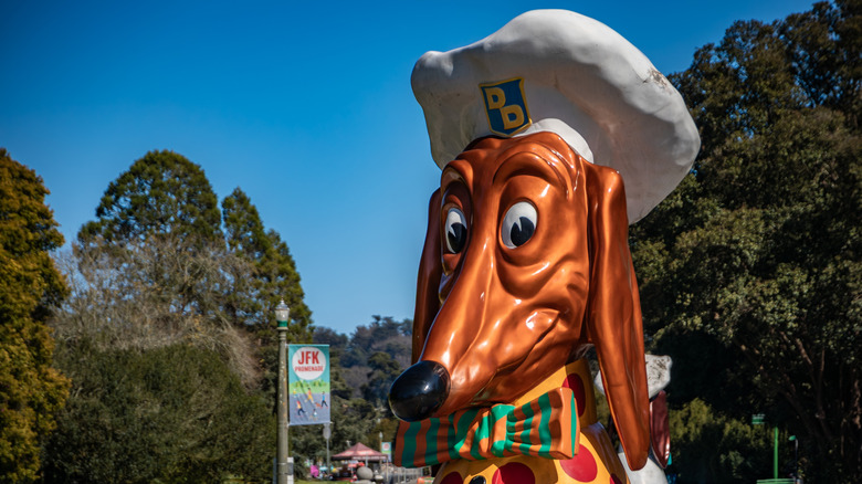 The Doggie Diner mascot and exterior signage