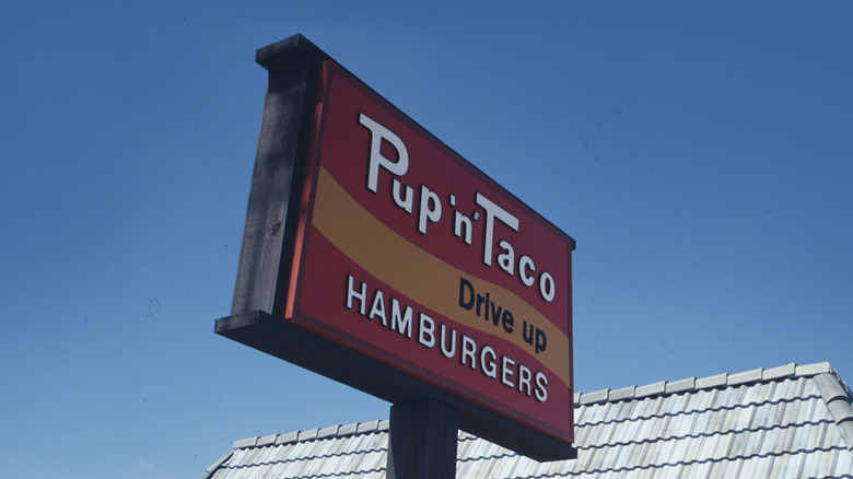 Pup 'N' Taco exterior signage