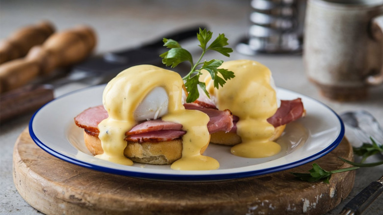 A plate of Eggs Benedict