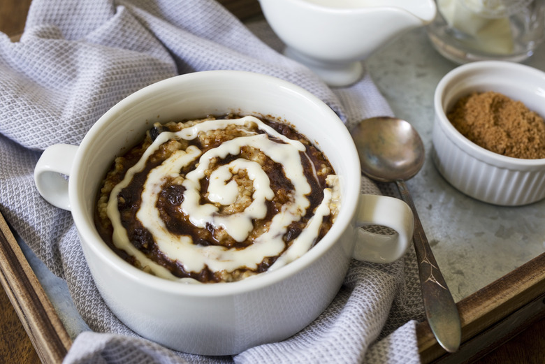 Instant Pot Cinnamon Raisin Steel-Cut Oatmeal 