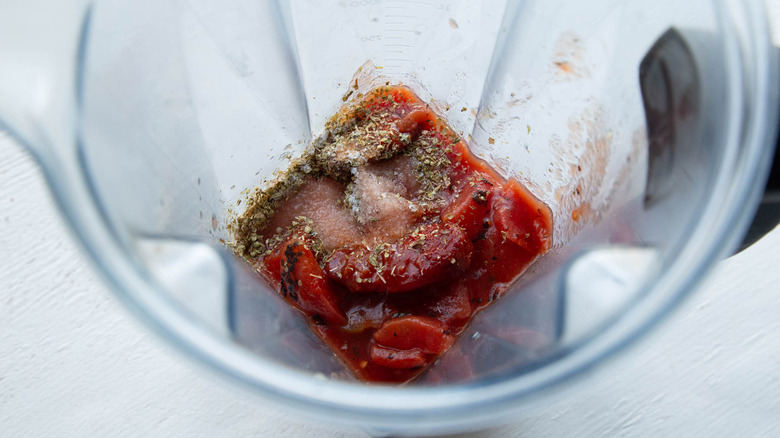 tomato chipotle sauce ingredients in blender