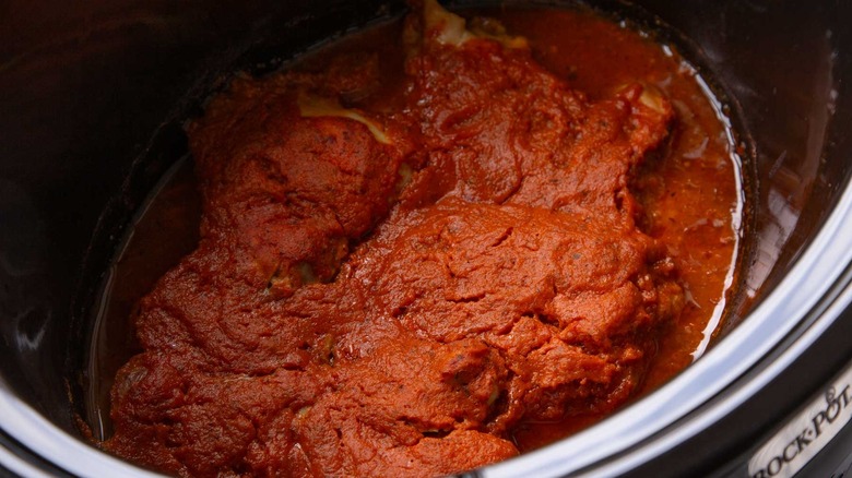 chicken slow cooked in tomato chipotle sauce